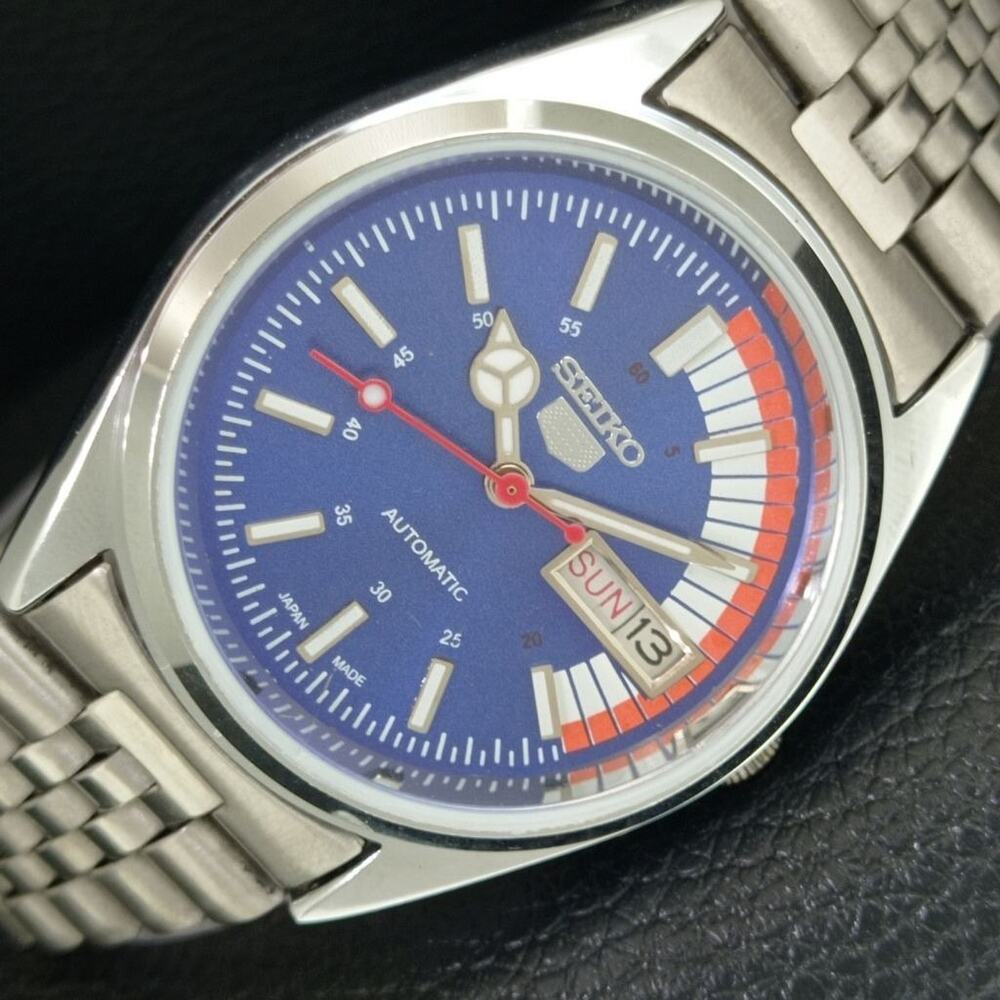 Vintage 1982 Seiko Automatic Mens Silver Watch W/daydate & Blue accents